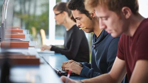 Platforme de joburi pentru ucraineni: Unde se pot înscrie refugiații pentru a-și găsi un loc de muncă în România