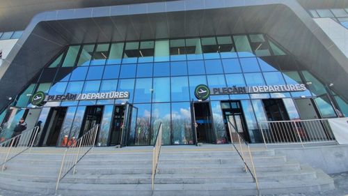ANALIZĂ Traficul de pe aeroporturile din România a revenit în prima jumătate a anului la nivelul pre-pandemie. Ce terminale noi au fost inaugurate în 2024? (FOTO)