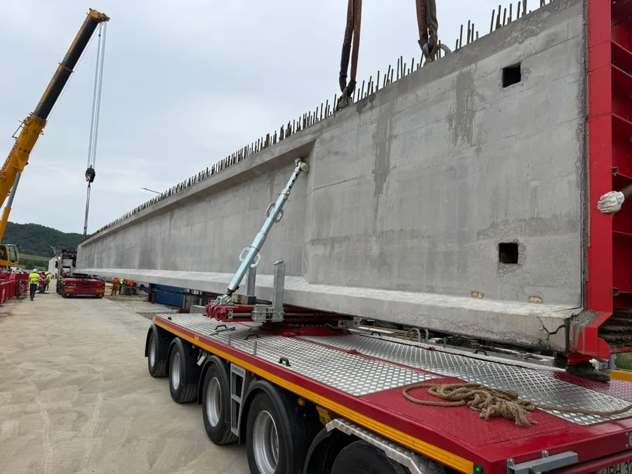 primele două grinzi din beton din cel 1394 necesare pentru secțiunea 2 Cornetu - Tigveni 