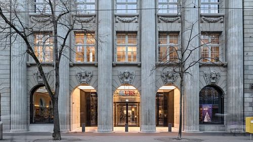 Directorii UBS vor răspunde în fața acționarilor pentru preluarea rivalului Credit Suisse