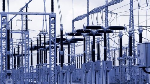 Lege promulgată de Iohannis: Transelectrica are autoritate asupra exproprierilor ce privesc reabilitarea sistemului de transport de energie