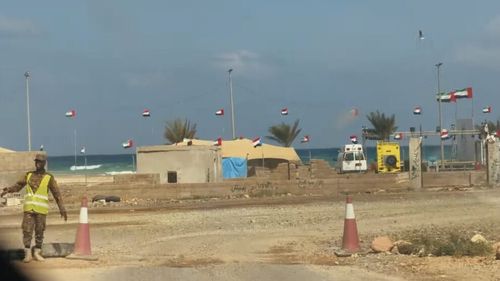 Sute de turişti sunt blocaţi pe insula Socotra, pe fondul unei escaladări a luptelor din Yemen / Printre turiști se află și o româncă