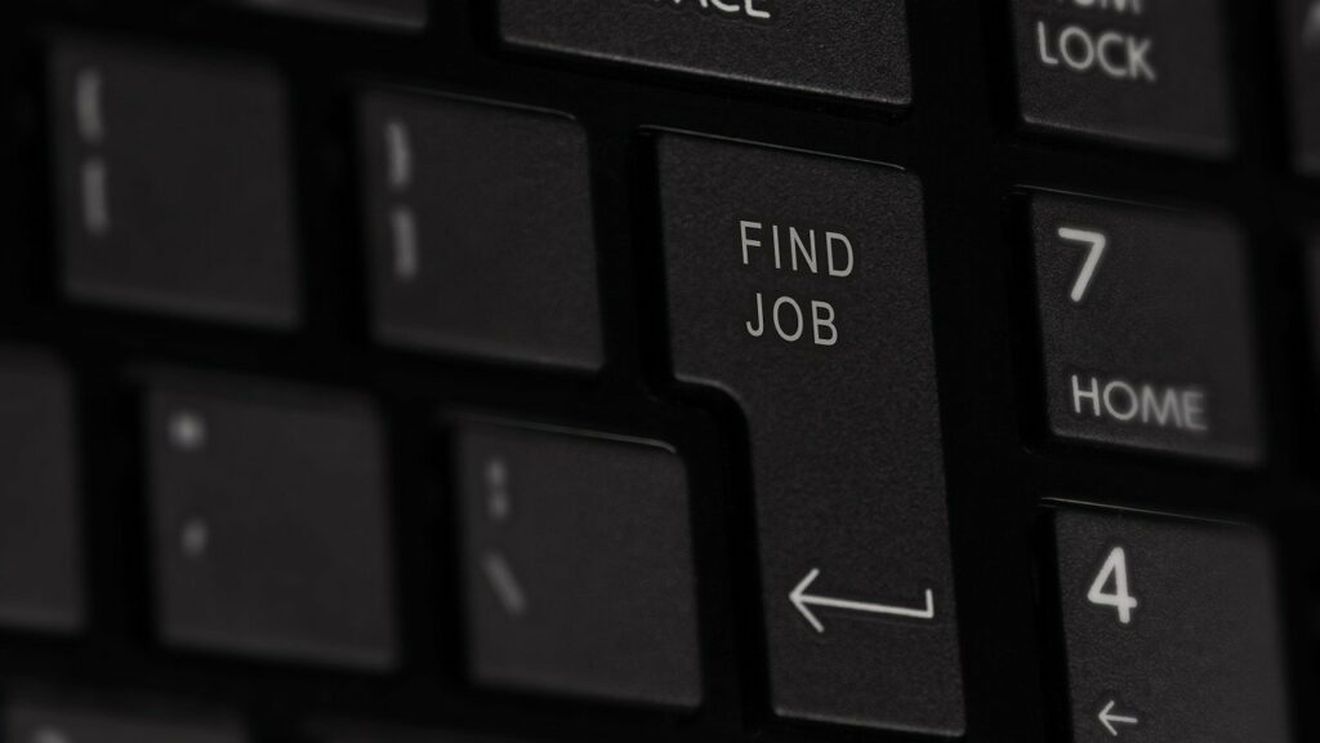 Platformă de recrutare: Candidații entry-level au fost căutați pentru 4 din 10 joburi postate în 2023. Domeniile cu cele mai multe joburi: retail, call-center