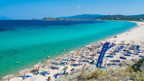 Creștere spectaculoasă a turiștilor români în Grecia, dar și în alte destinații principale precum Bulgaria, România sau Turcia. Românii au rezervat hoteluri de 5 stele, dar au redus durata sejurului pentru a contracara majorările de tarife