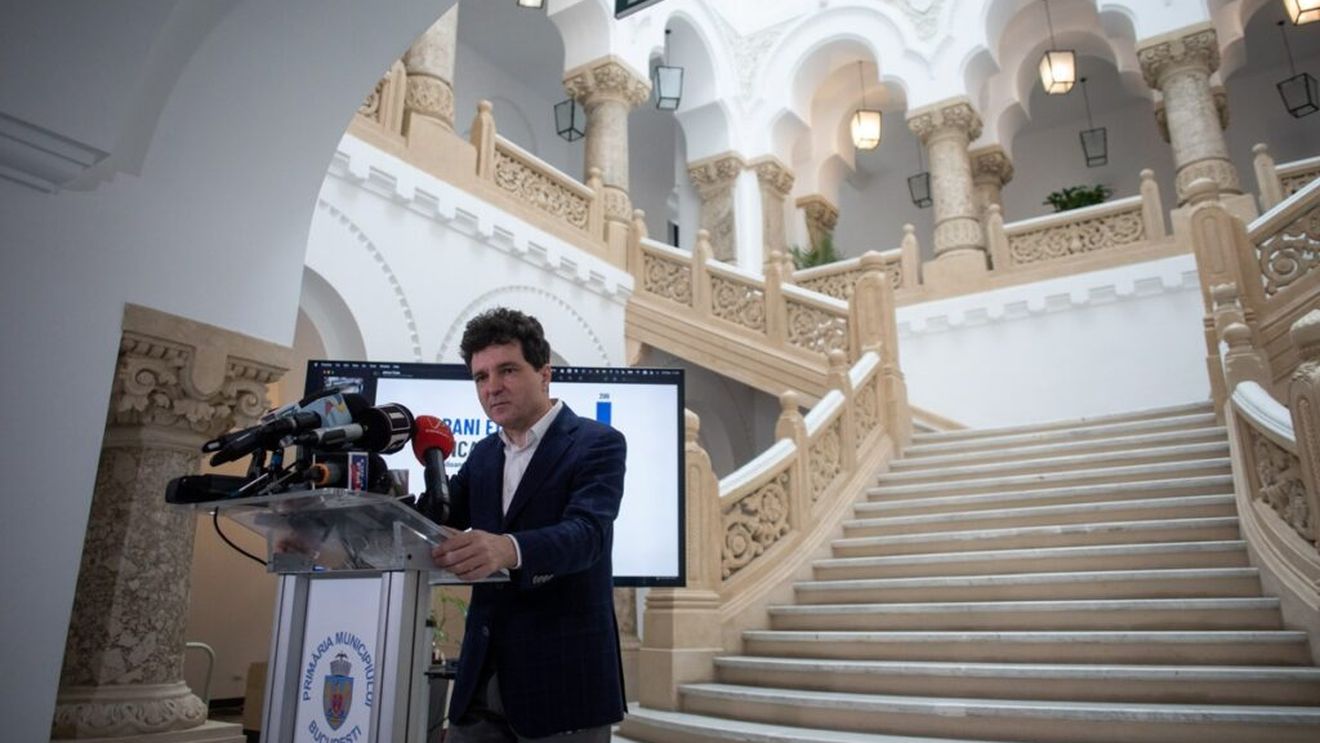 Economie la primărie. Nicușor Dan a oprit centrala care furniza apa caldă pentru angajaţi și le-a zis să stingă calculatorul la finalul programului de lucru