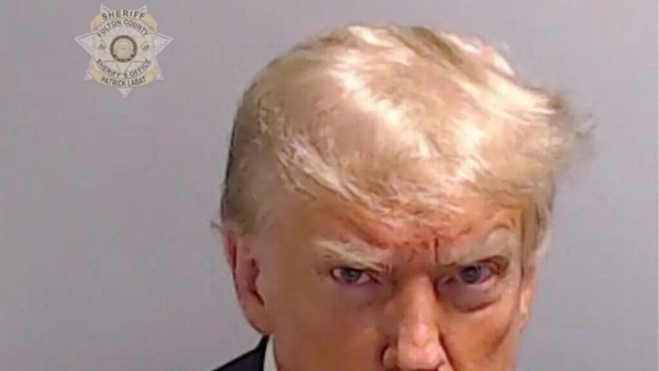 Donald Trump a strâns peste 7 milioane de dolari de când a apărut celebra poză din arest