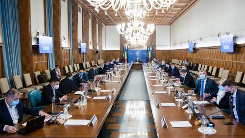 Oana Țoiu, USR: Guvernul aprobă aproape 200 de angajări noi. Angajările la stat sunt înghețate încă din iulie