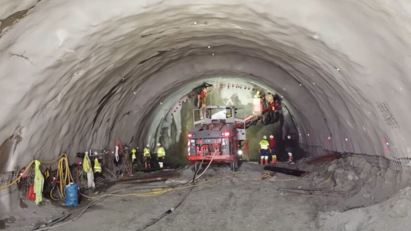 Autostrada A1 Sibiu - Pitești: Lucrările pe Lotul 4 au ajuns la stadiu fizic de execuție de 50%