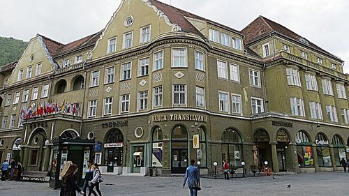 Aro Palace a vândut hotelul Coroana-Postăvaru din Brașov pentru 9,4 milioane de euro. Cumpărătorul, o companie deținută indirect de omul de afaceri brașovean Tudor Iliescu