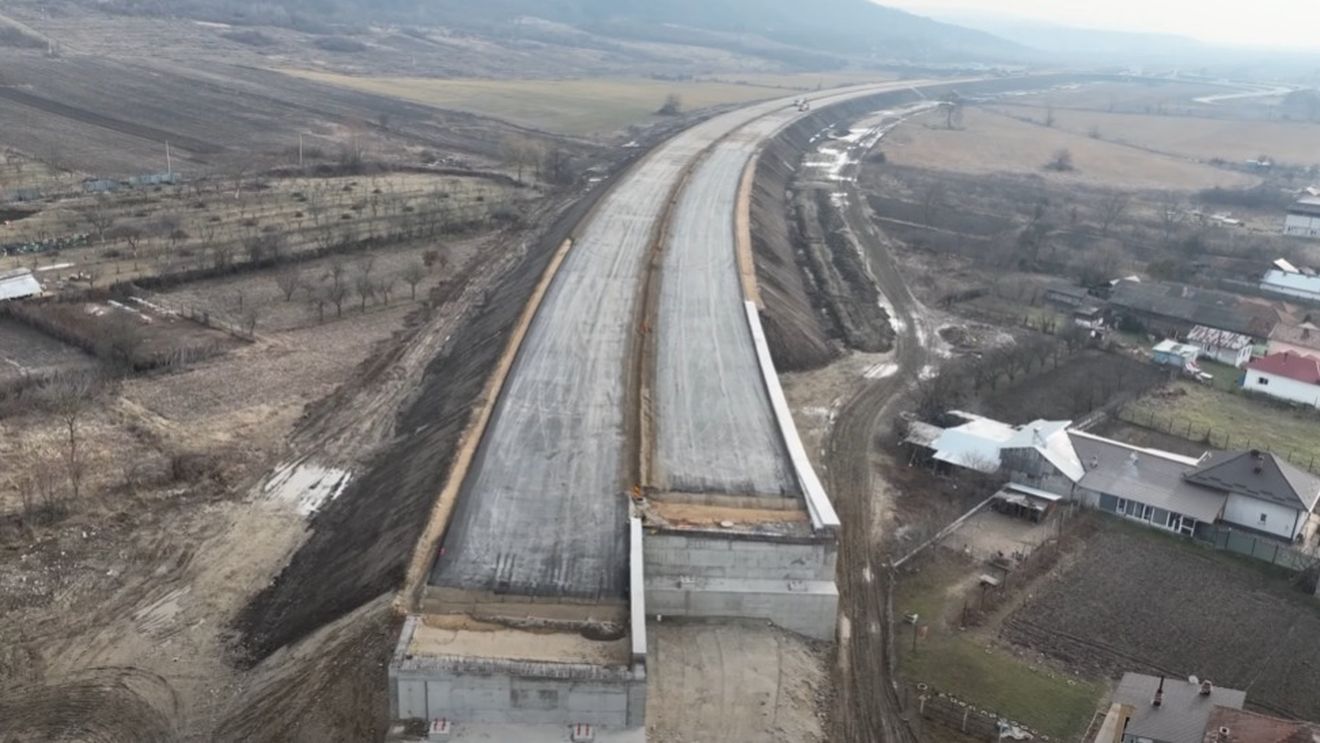 VIDEO Autostrada A1 Sibiu – Pitești. Aproape tot tronsonul 5 este asfaltat / Imagini din dronă