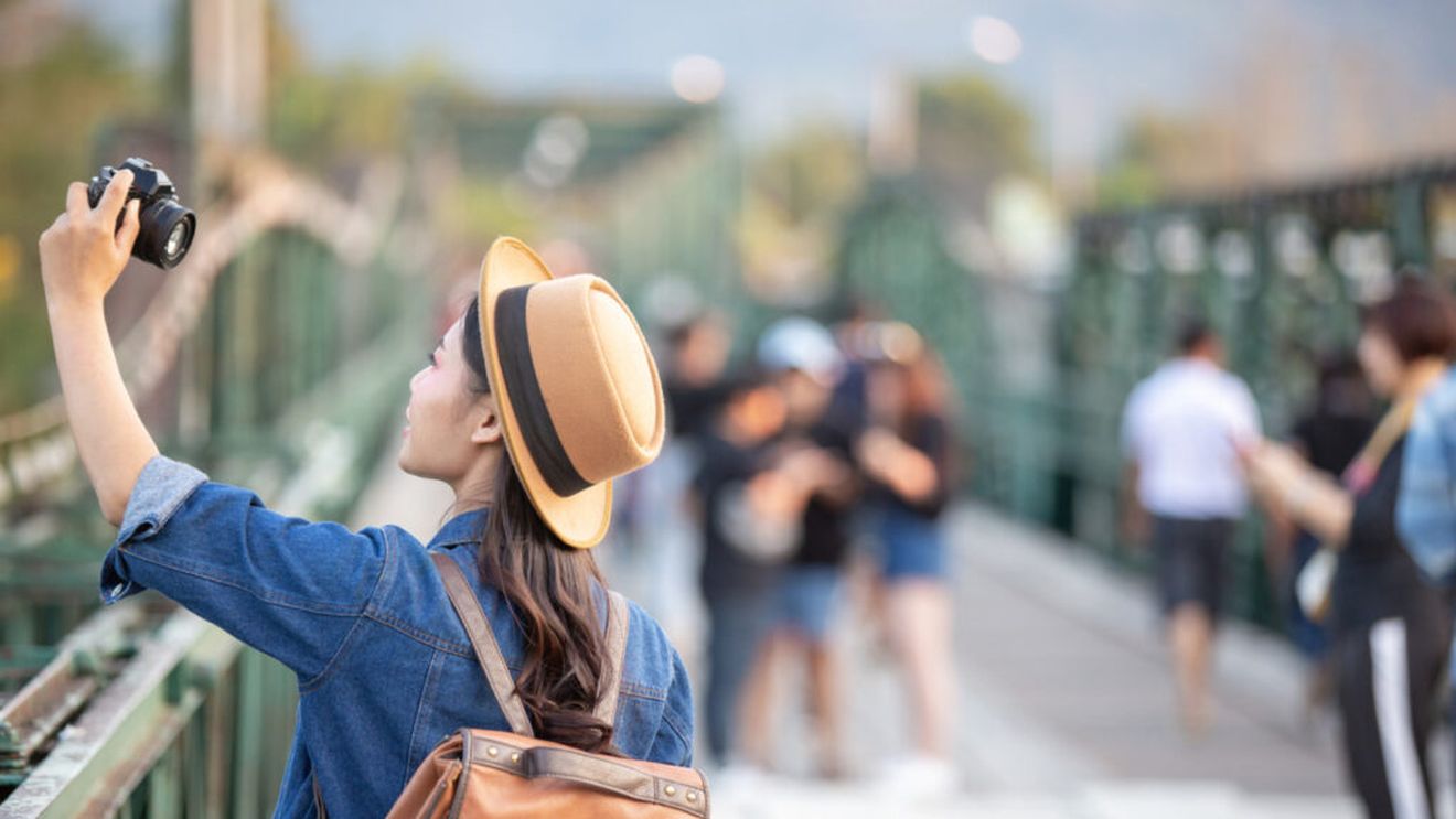 Sosirile și înnoptările turiștilor în structurile de cazare din România au crescut în primul trimestru din 2025 / Cele mai multe persoane au mers în București, Brașov și Prahova