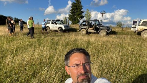 Unde merg antreprenorii români în vacanţă? Vasile Godîncă – Herlea, Azitis: De la birou, în concedii cu trasee off-road şi turism cultural