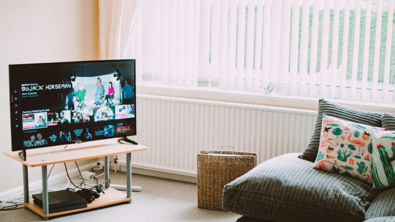 Raport privind securitatea cibernetică: Televizoarele inteligente, routerele şi camere IP, în topul dispozitivelor nesigure din locuințe