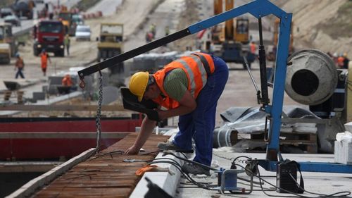 Date INS: Managerii români estimează creșterea prețurilor în construcții și comerț