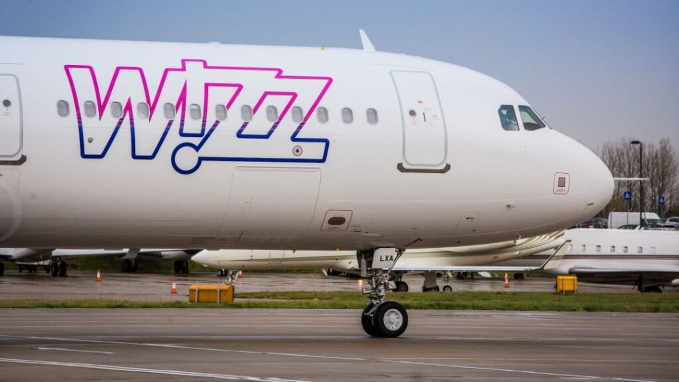 FOTO Mai mulţi clienți ai WizzAir au primit e-mailuri incorecte privind întârzierea zborurilor / Compania spune că de vină este o problemă tehnică