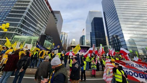 FOTO | Peste 10.000 de fermieri protestează în fața Parlamentului european / Agricultorii sunt împotriva Acordului UE-Mercosur