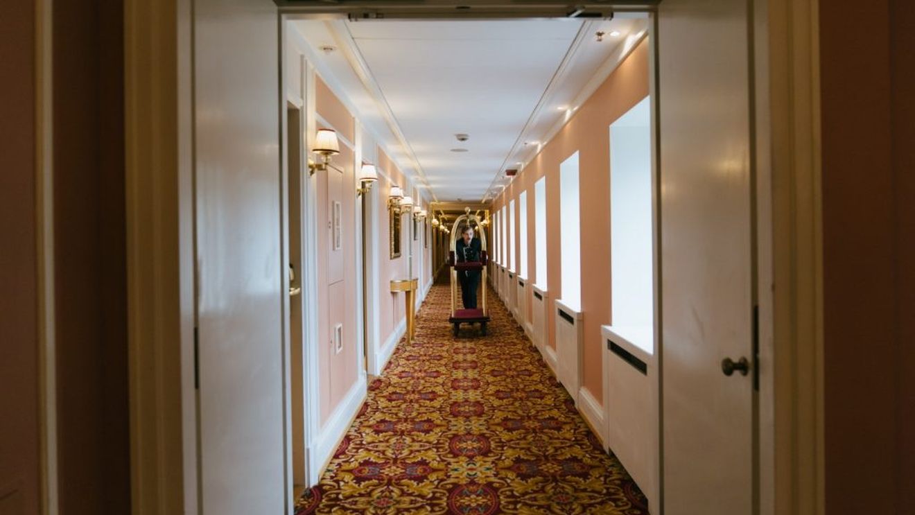 Hotelierii cer reduceri de taxe și stimulente fiscale: "industria ospitalităţii a pierdut circa 40% din angajaţi"