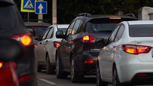 ANALIZĂ Economedia: Câte salarii trebuie să economisească un român pentru a cumpăra o mașină second-hand sau chiar una nouă