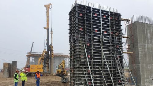 Piața construcțiilor în primele șapte luni ale anului: Volumul lucrărilor de locuințe a scăzut cu 22%, dar cele inginerești au crescut cu 8%