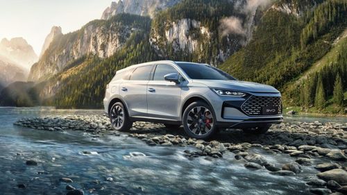 Analiză Bloomberg: Lupta Mercedes și Porsche cu China se apropie de casă / După ce au făcut furori cu vehiculele electrice ieftine, producătorii auto chinezi vizează segmentul de lux în Europa