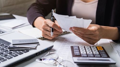 Creșterea impozitului pe dividende de la 1 ianuarie 2026 produce deja efecte în piață. Statul încasează acum din „frica fiscală” a antreprenorilor