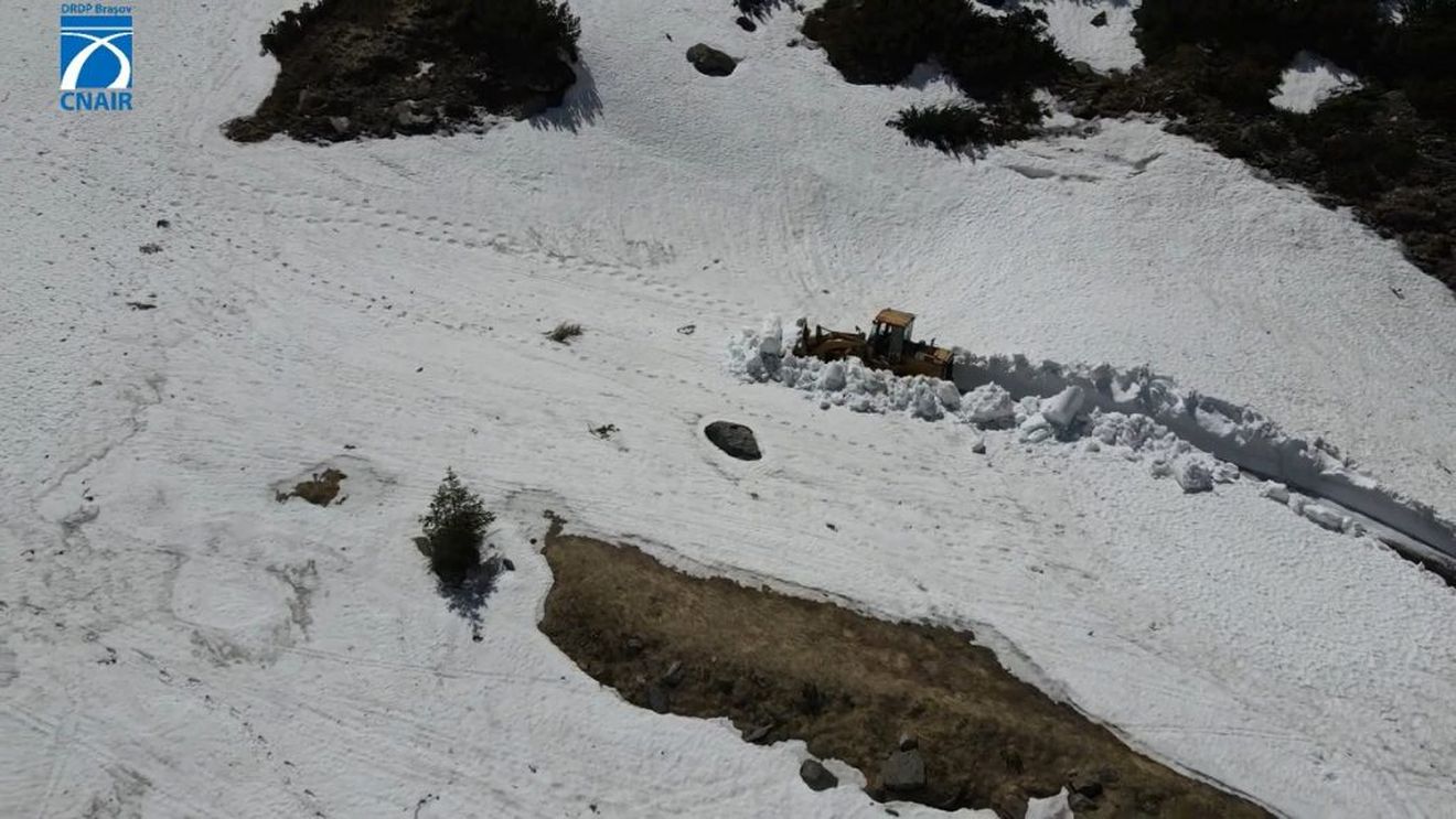 VIDEO A început deszăpezirea Transfăgărăşanului. Imagini spectaculoase cu cel mai frumos drum din România