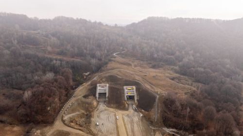 FOTO-VIDEO Autostrada Sibiu – Pitești. A fost finalizată turnarea betonului rutier în tunelul Curtea de Argeș de pe Lotul 4 Curtea de Argeș – Tigveni