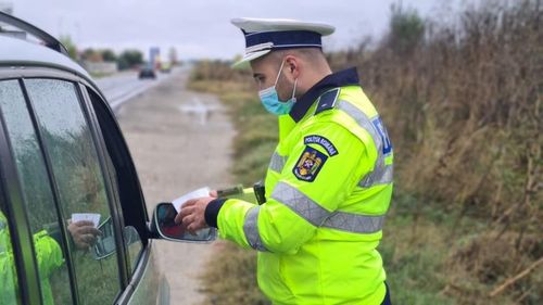 Poliția cumpără 10.000 de telefoane pentru agenți, ca să-i verifice mai repede pe șoferi. Contract de 8 milioane euro