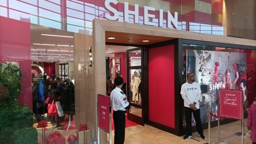 Shein va continua să își vândă produsele în SUA în ciuda taxelor lui Trump, spune directorul companiei