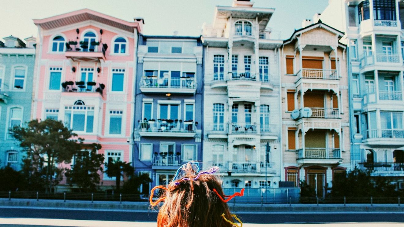 Canada interzice străinilor să mai cumpere case