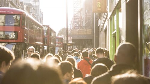 În Marea Britanie rata șomajului a scăzut în perioada decembrie 2020 - februarie 2021, deși analiștii se așteptau să crească