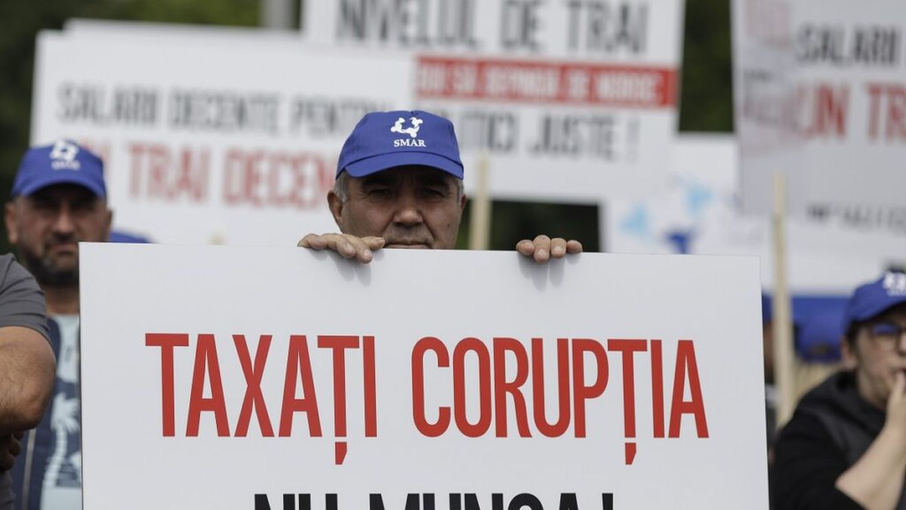 Preşedintele Federaţiei Naţionale a Sindicatelor din Administraţie: Ceea ce face Guvernul prin Pachetul II înseamnă închiderea şi cea mai mare politizare a administraţiei publice / Guvernul e surd / Nu există niciunde precizarea că, dacă vor fi daţi 40.000 de oameni de afară, nu vor fi angajaţi alţii