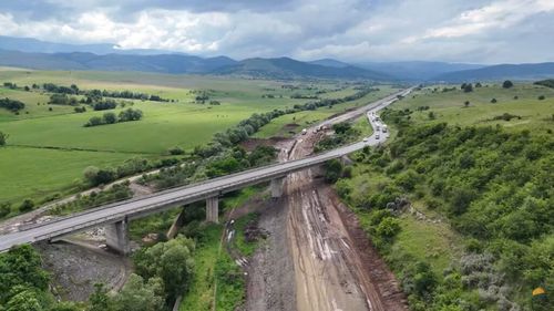 FOTO-VIDEO. Magistrala feroviară dintre Cluj-Napoca și Oradea: Lucrările de pe lotul 2 sunt la un progres fizic de 6-7%. Încadrarea în termenul PNRR actual (2026) este foarte greu de îndeplinit - Asociația Pro Infrastructura