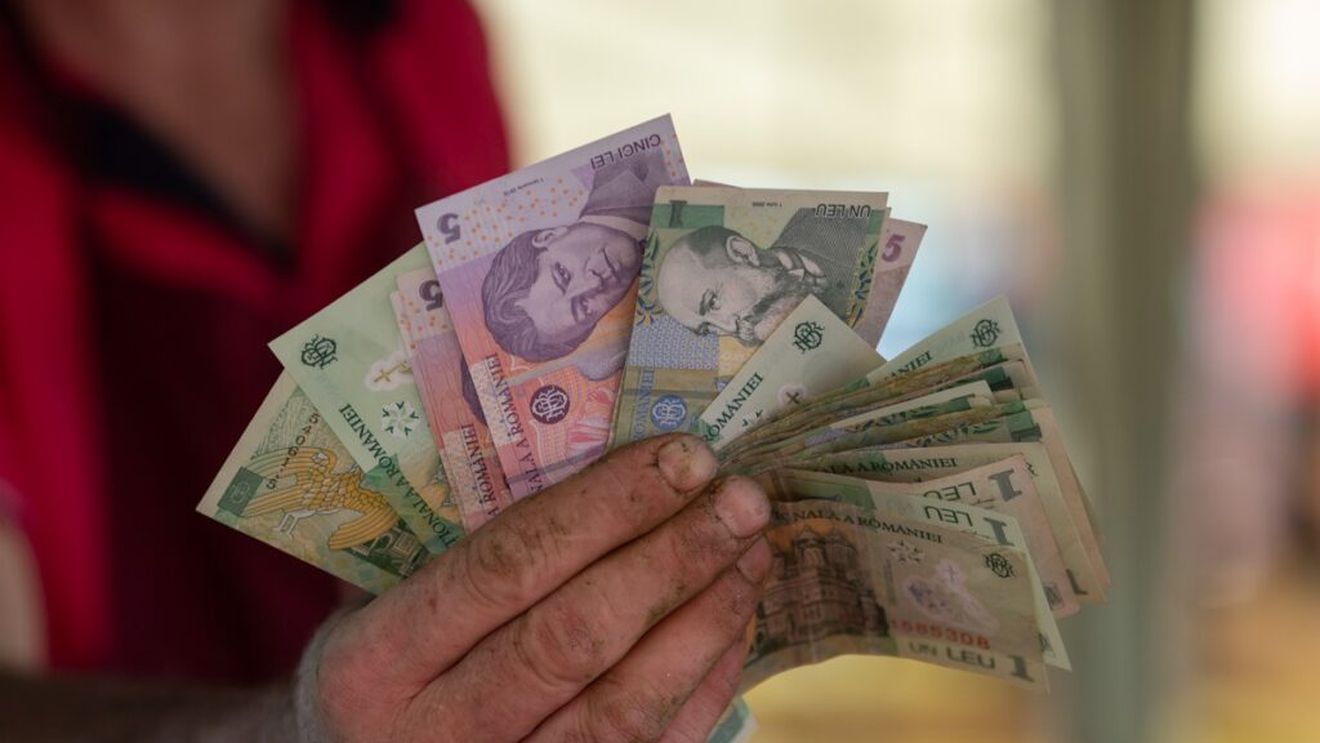 Câştigul salarial mediu net din România a scăzut cu 34 lei, în luna august, până la 4.531 lei