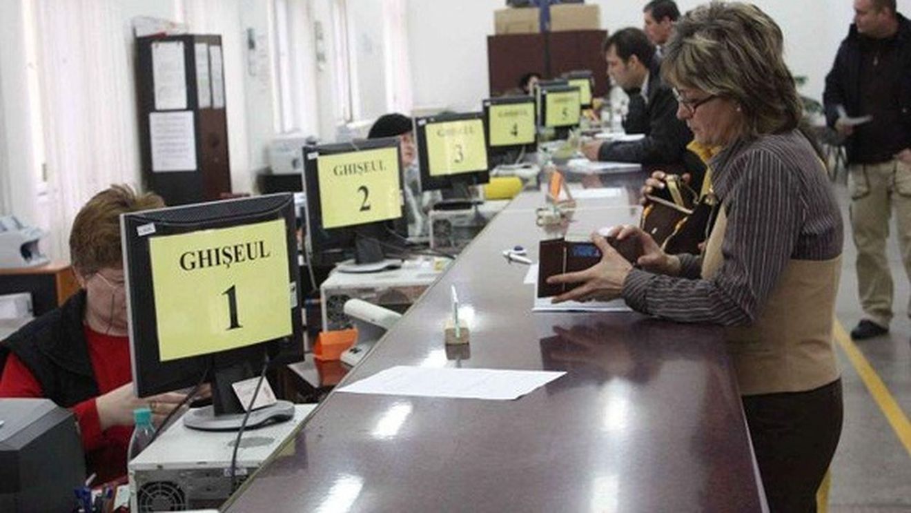 Studiu: Peste 94% dintre angajații la stat nu se tem foarte tare de pierderea locului de muncă / „Nu poți vorbi despre eficiență și responsabilitate, într-un sistem în care se știe că nimeni nu pleacă, oricât de prost muncește”