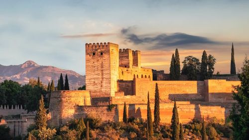 Care sunt cele mai bune destinații din Europa pentru călătorii cu buget redus? Printre opțiuni: Granada sau Bruges (Analiză Omio)