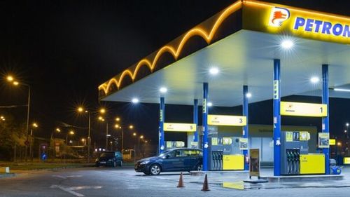 OMV Petrom a început să livreze benzină către Ucraina prin transport rutier dintr-o bază petrolieră din București