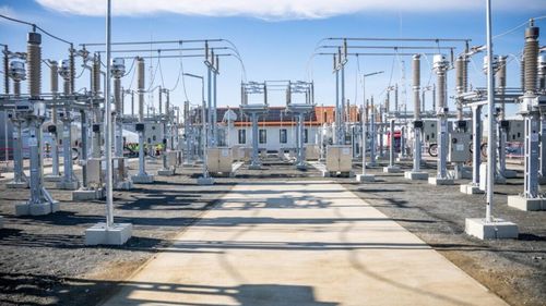 Enevo va instala minicentrale fotovoltaice şi sisteme de stocare a energiei în staţii Transelectrica