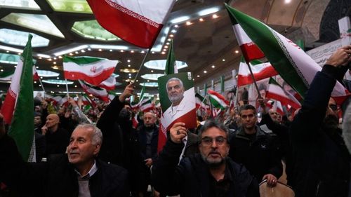 Protestele față de regimul de la Teheran se extind în sute de orașe din Iran / 20 de oameni au murit în acțiunile de represiune ale autorităților