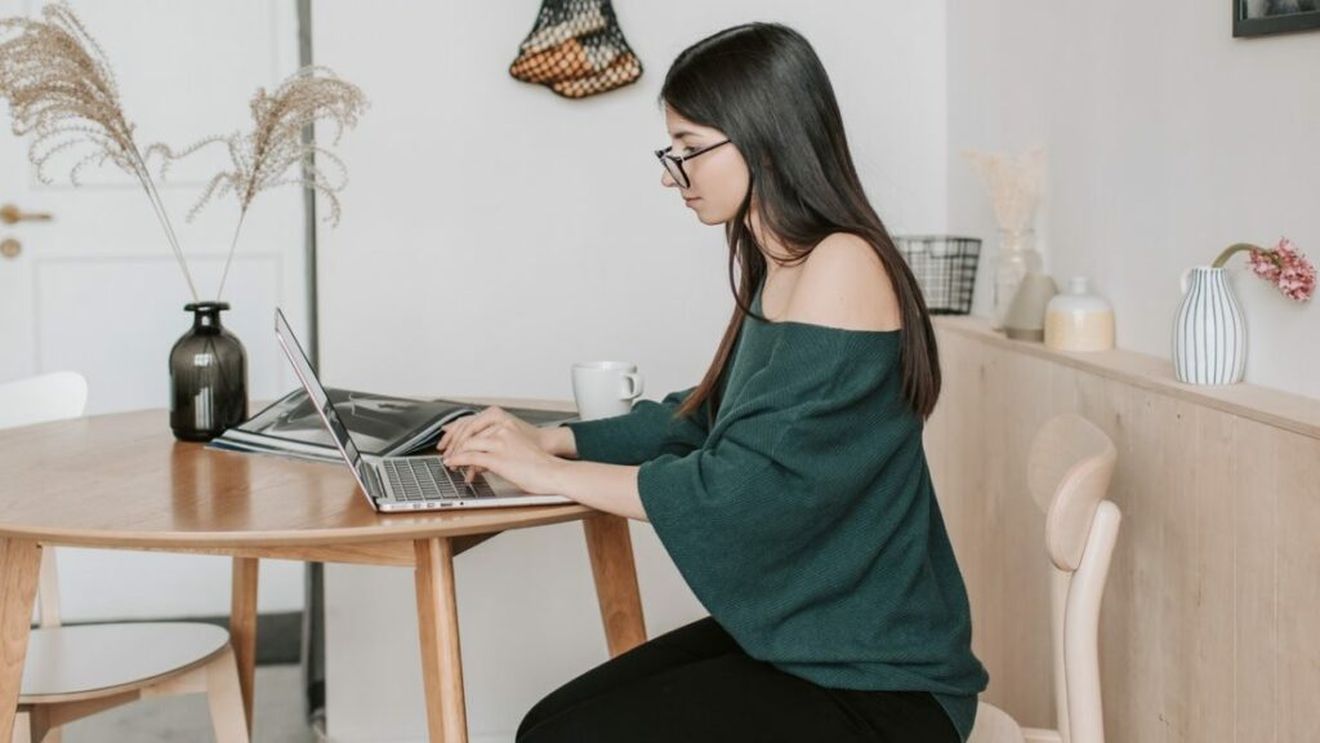 Pandemia a normalizat munca de oriunde. România se îndreaptă spre jumătate de milion de angajați care lucrează oficial din telemuncă