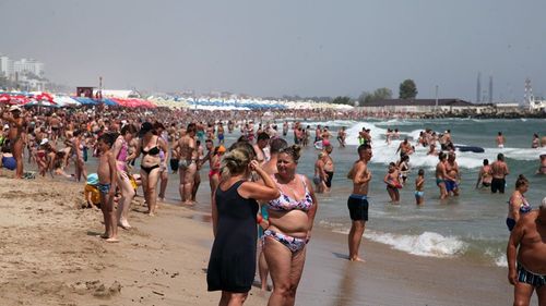 Patronate din turism: Eliminarea tichetelor de vacanţă afectează direct peste 1,3 milioane de bugetari, plus peste 400.000 de angajaţi HoReCa/ "Miliarde de euro vor lua drumul Greciei, Turciei, Bulgariei în loc să rămână în ţară"