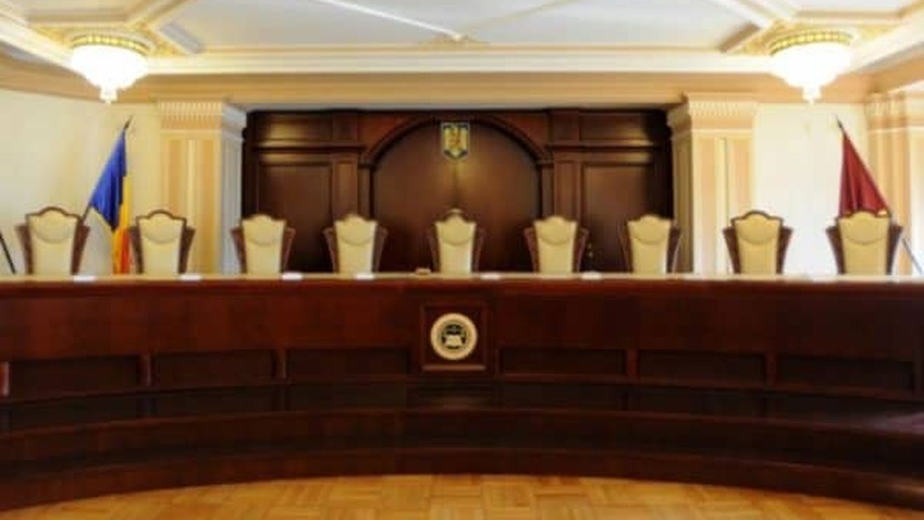 Zi crucială. Curtea Constituțională analizează sesizările pe Pachetul 2 de măsuri pe care Guvernul și-a asumat răspunderea / SURSE: CCR va amâna o decizie în ce privește pensiile magistraților / Risc de criză politică