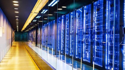 Donald Trump anunţă o investiţie străină de 20 de miliarde de dolari pentru construirea de noi centre de date în SUA. Aceasta va fi adusă de un miliardar din Emiratele Arabe