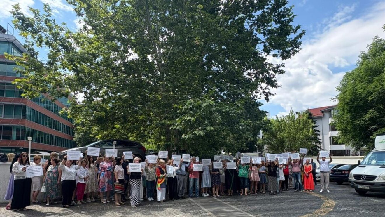 Angajații de la INS, MIPE, protest spontan împotriva scăderii sporurilor. Sindicatul grefierilor a cerut renunțarea la OUG