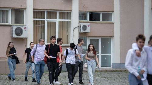 Edupedu: Numărul elevilor a atins cel mai mic nivel din ultimul deceniu în anul școlar 2022-2023 / Ruralul a „pierdut” o treime din efectivele de elevi de gimnaziu pe care le avea acum 10 ani