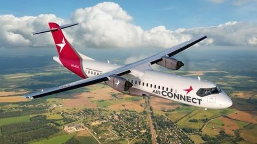 AirConnect amână lansarea în România, deoarece „întârzie livrarea celei de-a doua aeronave”. Compania a pus în așteptare parteneriatul „code share” cu Blue Air, dar anunță unul cu Aeroitalia