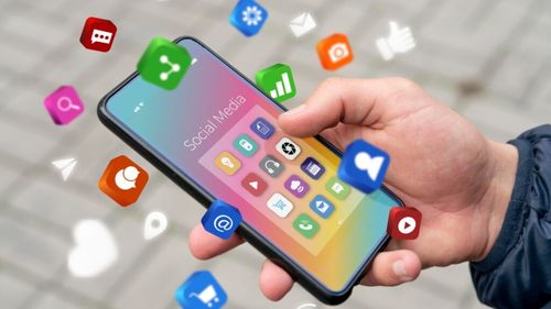 Topul celor mai invazive 20 de aplicații pentru smartphone – studiu / Aplicațiile de social media domină lista