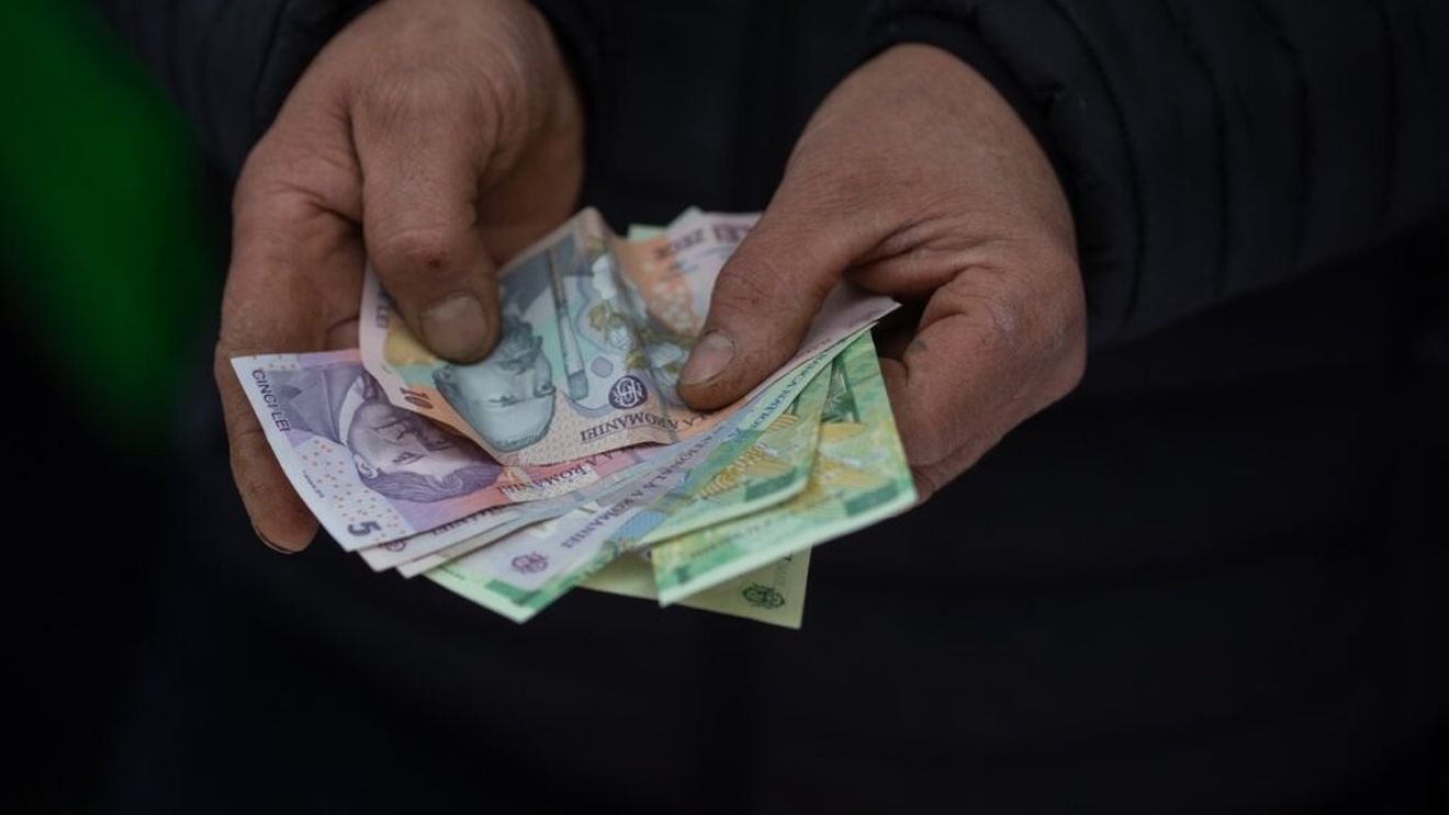 Românii își țin banii majoritar în numerar și depozite / Avuția medie a unui român a ajuns la 84.000 lei