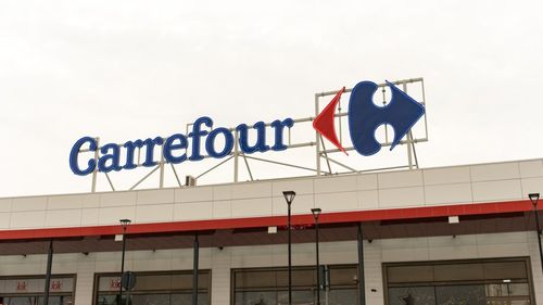Carrefour vrea să intre pe piața din Serbia / Tot în Serbia se va extinde și Hornbach / Carrefour evaluează vânzarea magazinelor din România