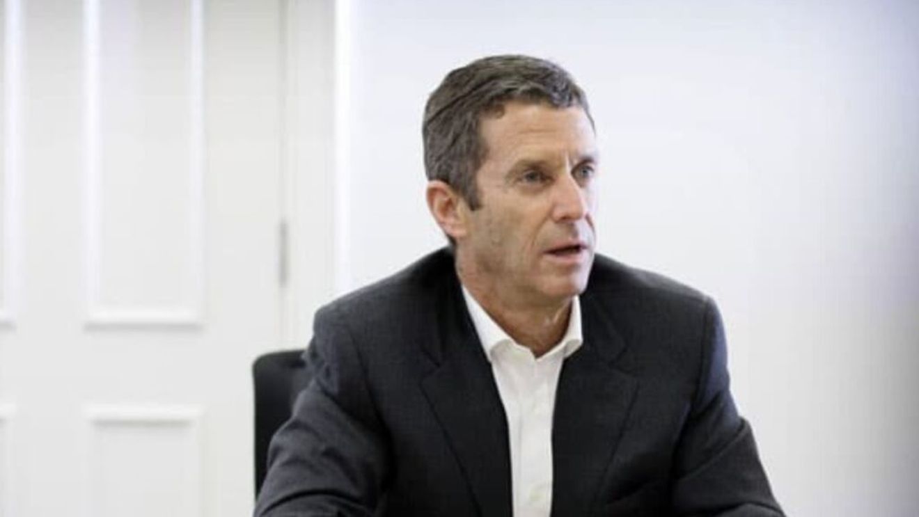 Beny Steinmetz, un miliardar franco-israelian condamnat pentru corupție în România și Elveția, implicat în cea mai mare rafinărie de petrol din Italia/ Rafinăria a fost deținută de grupul rus Lukoil și preluată în acest an de un consorțiu condus de o firmă din Cipru